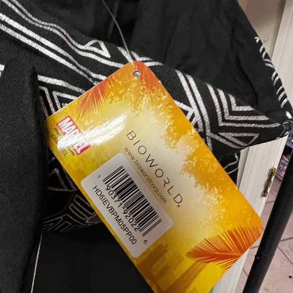 Bioworld Blank Panther Zip-up Sweater Size M - Picture 6 of 6